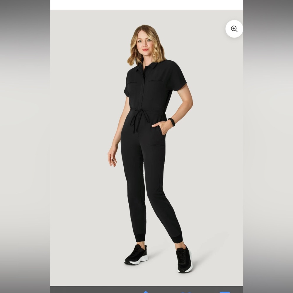 Mandala Scrubs Jumpsuit Black Size M in EEUC